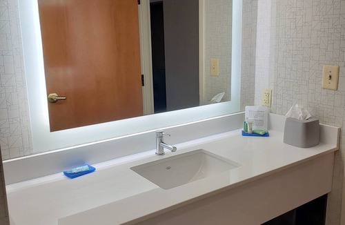 Edgewood Hotel | Holiday Inn Express Edgewood-Aberdeen-Bel Air by IHG