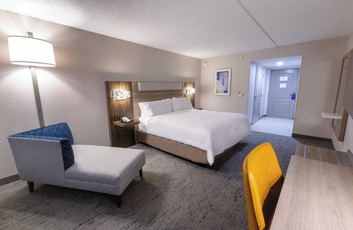 Neptune City Hotel | Holiday Inn Express Hotel of Neptune by IHG