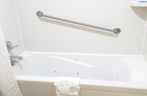 Lawrenceville Hotel | Holiday Inn Express Hotel & Suites by IHG