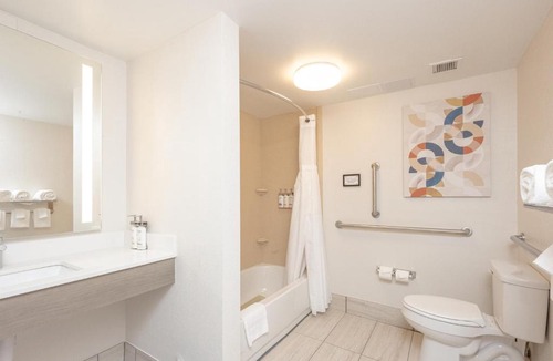 North Charleston Hotel | Holiday Inn Express Hotel & Suites Charleston - Northwoods by IHG