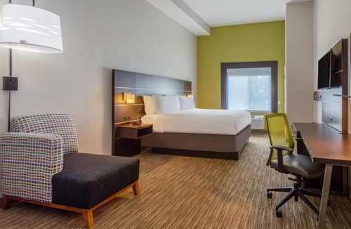 Arrowood Hotel | Holiday Inn Express Hotel & Suites Charlotte Arrowood by IHG