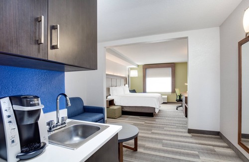 Clewiston Hotel | Holiday Inn Express Hotel & Suites Clewiston by IHG