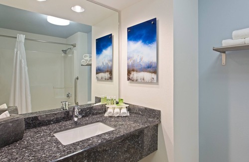 Downtown Dunedin Hotel | Holiday Inn Express Hotel & Suites Clearwater North-Dunedin by IHG