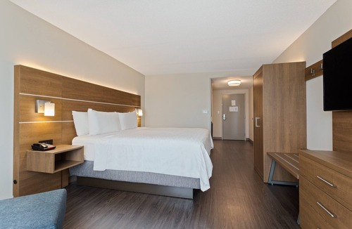 Largo Hotel | Holiday Inn Express Hotel & Suites Largo-Clearwater by IHG
