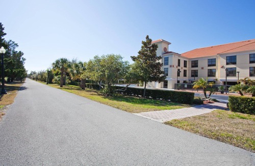 Downtown Dunedin Hotel | Holiday Inn Express Hotel & Suites Clearwater North-Dunedin, an Ihg Hotel