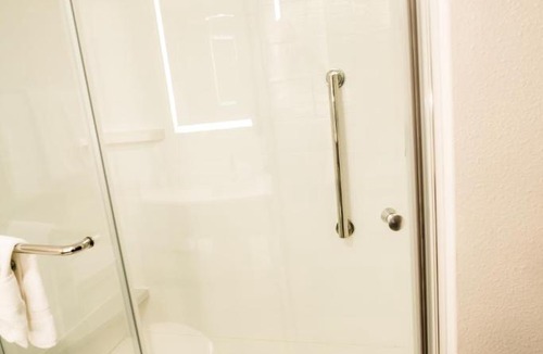 Powell Hotel | Holiday Inn Express Hotel & Suites Knoxville-North-I-75 Exit 112 by IHG