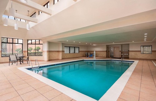 McDonough Hotel | Holiday Inn Express Hotel & Suites McDonough by IHG