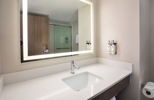 Arcadia Hotel | Holiday Inn Express I-26 & Us 29 At Westgate Mall by IHG