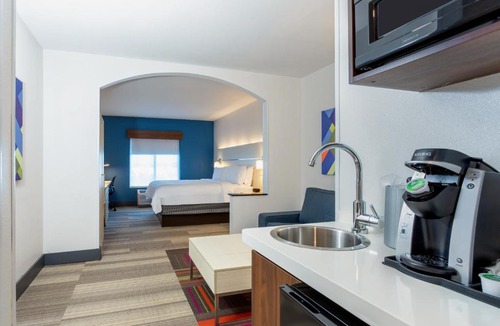Southwest Orlando Hotel | Holiday Inn Express-International Drive by IHG