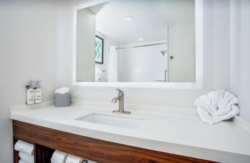 Southwest Orlando Hotel | Holiday Inn Express-International Drive by IHG