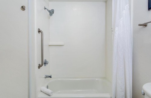 Southwest Orlando Hotel | Holiday Inn Express-International Drive by IHG