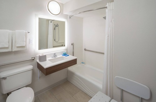 Orlando Hotel | Holiday Inn Express Orlando International Airport by IHG