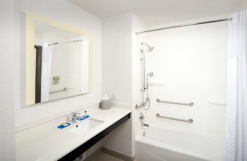 Downtown Hotel | Holiday Inn Express Pensacola Downtown by IHG