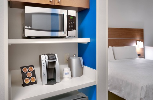 Gainesville Hotel | Holiday Inn Express & Suites Gainesville I-75 by IHG