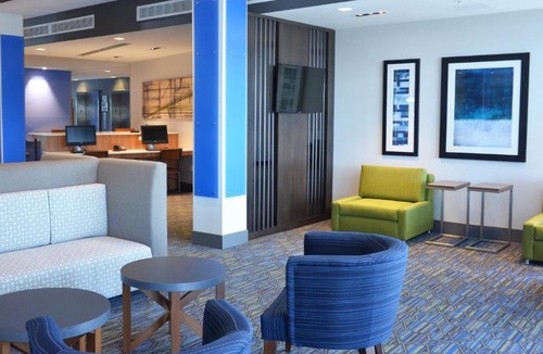 Jacksonville Hotel | Holiday Inn Express & Suites - Jacksonville W - I295 and I10 by IHG