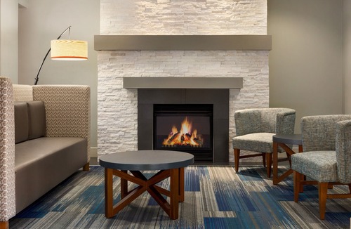Mount Laurel Hotel | Holiday Inn Express & Suites Philadelphia - Mt. Laurel by IHG