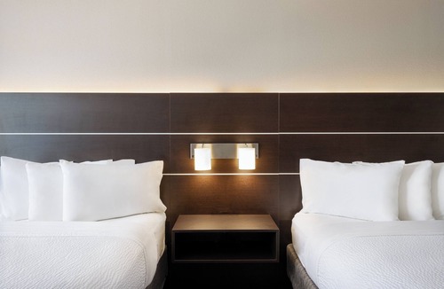 Forest Oaks Hotel | Holiday Inn Express & Suites Spring Hill by IHG
