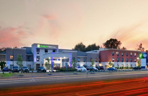 Williamstown Hotel | Holiday Inn Express & Suites - Williamstown - Glassboro by IHG