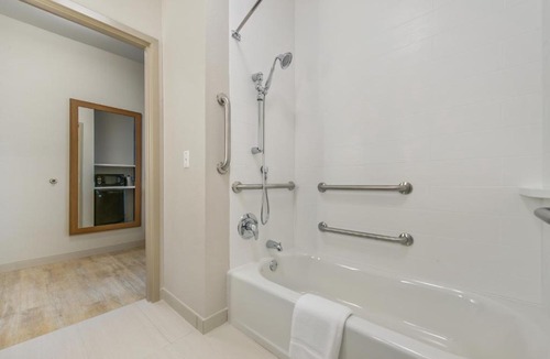 Carrollton Hotel | Holiday Inn Express & Suites - Carrollton West by IHG