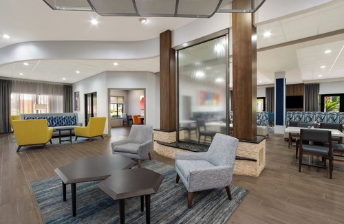 Lexington Hotel | Holiday Inn Express & Suites Lexington by IHG