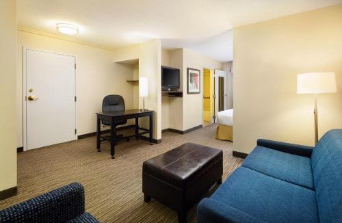 Alpharetta Hotel | Holiday Inn Express & Suites Alpharetta by IHG