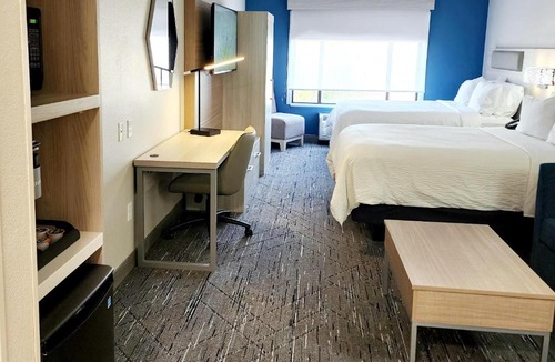 Lexington Hotel | Holiday Inn Express & Suites Lexington by IHG