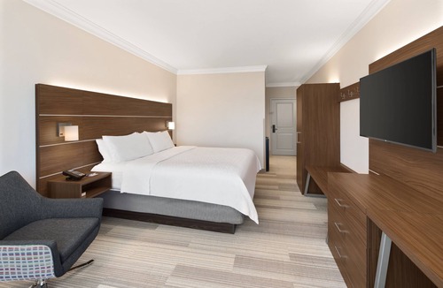 Byron Hotel | Holiday Inn Express & Suites Byron by IHG