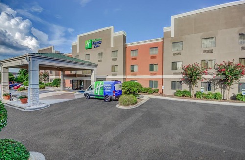 Greenville Hotel | Holiday Inn Express & Suites Greenville Airport i85 by IHG