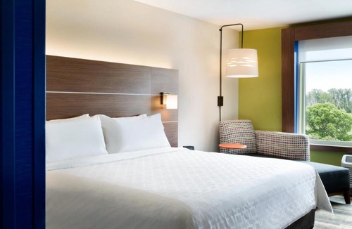Macon Hotel | Holiday Inn Express & Suites Macon North by IHG
