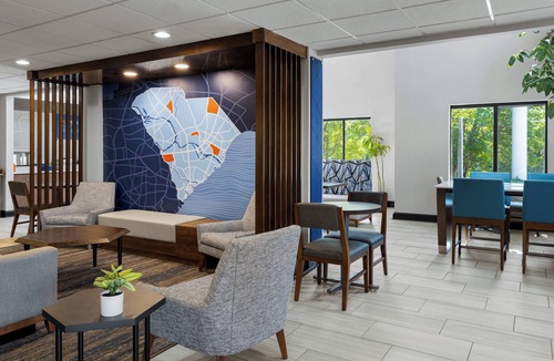 Royal Pines Estates Hotel | Holiday Inn Express & Suites Columbia-I-20 @ Clemson Rd by IHG