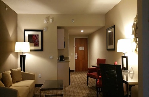 Lantana Hotel | Holiday Inn Express & Suites Lantana by IHG
