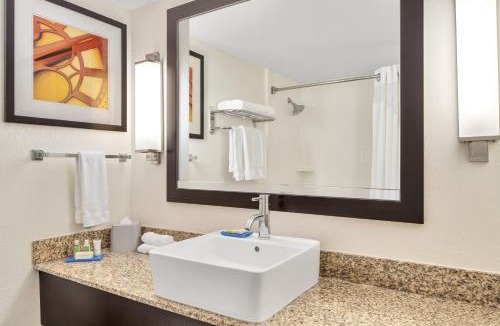 Harbordale Resort | Holiday Inn Express Ft Lauderdale Cruise-Airport by IHG