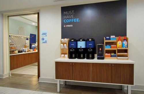 Harbordale Resort | Holiday Inn Express Ft Lauderdale Cruise-Airport by IHG