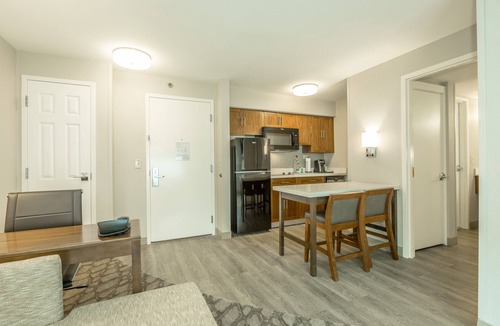 Peachtree City Hotel | Holiday Inn Hotel & Suites Peachtree City by IHG