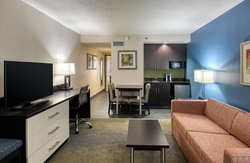 East Point Hotel | Holiday Inn Hotel & Suites Atlanta Airport-North by IHG