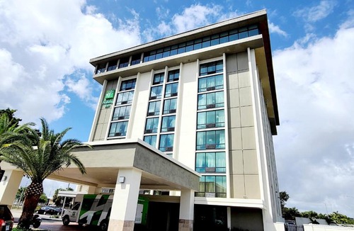 Miami Springs Hotel | Holiday Inn Miami International Airport by IHG
