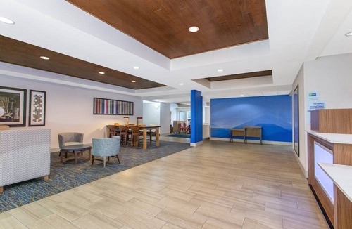 Silver Springs Hotel | Holiday Inn Express Hotel & Suites Silver Springs - Ocala, an IHG Hotel