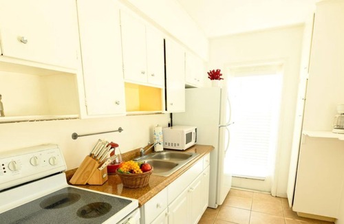 Poinciana Park Apartment | Holidays Sale | 20-40% discounts | Beach 6min | Downtown 4min