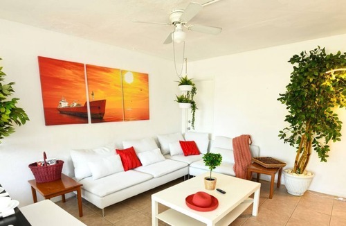 Poinciana Park Apartment | Holidays Sale | 20-40% discounts | Beach 6min | Downtown 4min