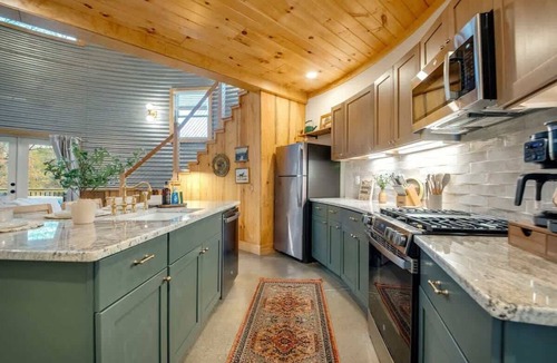 Lookout Valley Neighborhood Association House | Hollow Silo Stay with Pasture Views & Hot Tub