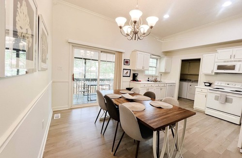 Drayton House | Hollyhock Cottage | 3BR Boiling Springs Retreat Community
