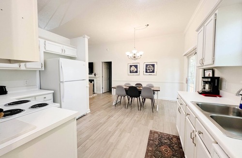 Drayton House | Hollyhock Cottage | 3BR Boiling Springs Retreat Community