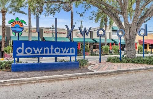 Royal Poinciana House | Hollywood 1br Retreat - Close To Beach & Casino