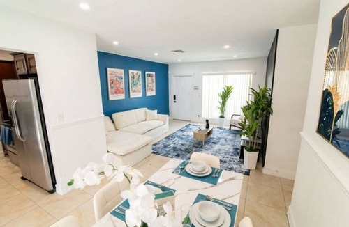 Driftwood House | Hollywood 6980
