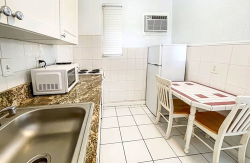 Hollywood Apartment | Hollywood Beach Swan