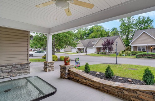 Pigeon Forge Cottage | Home 2 Mi to Island in Pigeon Forge!