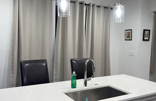 East Atlanta House | Home away from Home in the heart of E. Atlanta. Enjoy a comfortable & quiet stay