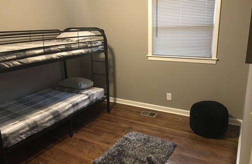 Forest Park House | "Home away from Home" 10 mins from Airport!!!