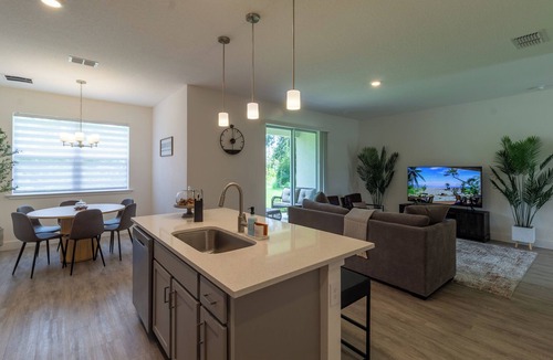 North Port House | Home away from home in Sunshine State escape!
