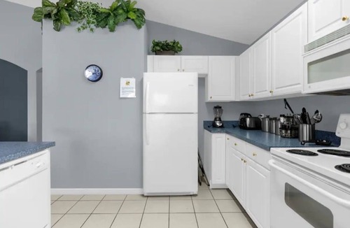 Highgate Park House | Home in Davenport close to Parks w/Pool